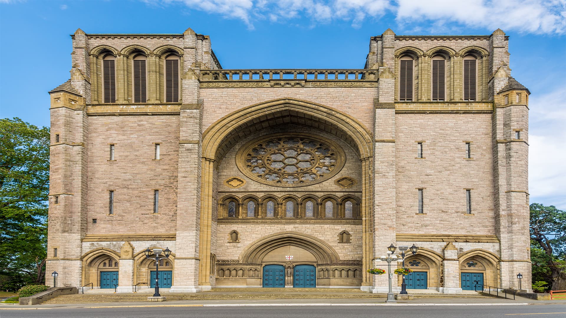 Historical Victoria And Christ Cathedral City Tour